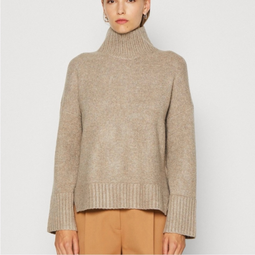 NWT Abercrombie & Fitch Easy Tuckable Sweater